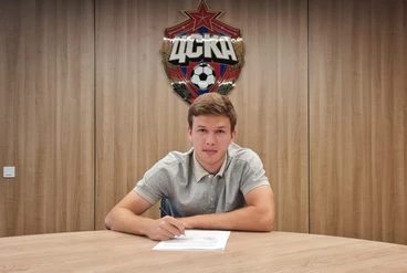 ПФК ЦСКА продлил контракт с Дмитрием Каптиловичем