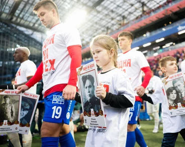Подопечные Фонда «Защитники Отечества» посетили ВЭБ Арену и вывели футболистов на поле в матче с «Краснодаром»