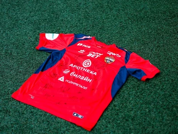 Игровая футболка с автографами