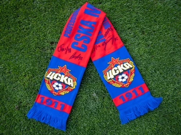 Зимний шарф с автографами