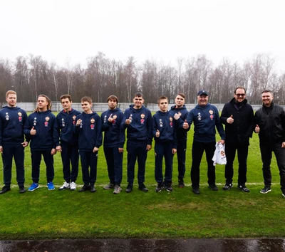 Команда ПФК ЦСКА по футболу среди слепых посетила базу в Ватутинках