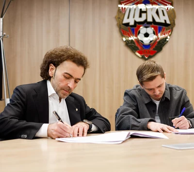 ПФК ЦСКА продлил контракт с Иваном Обляковым!