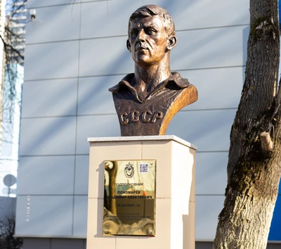 Бюст Владимира Пономарева открыли на Аллее спортивной славы ЦСКА