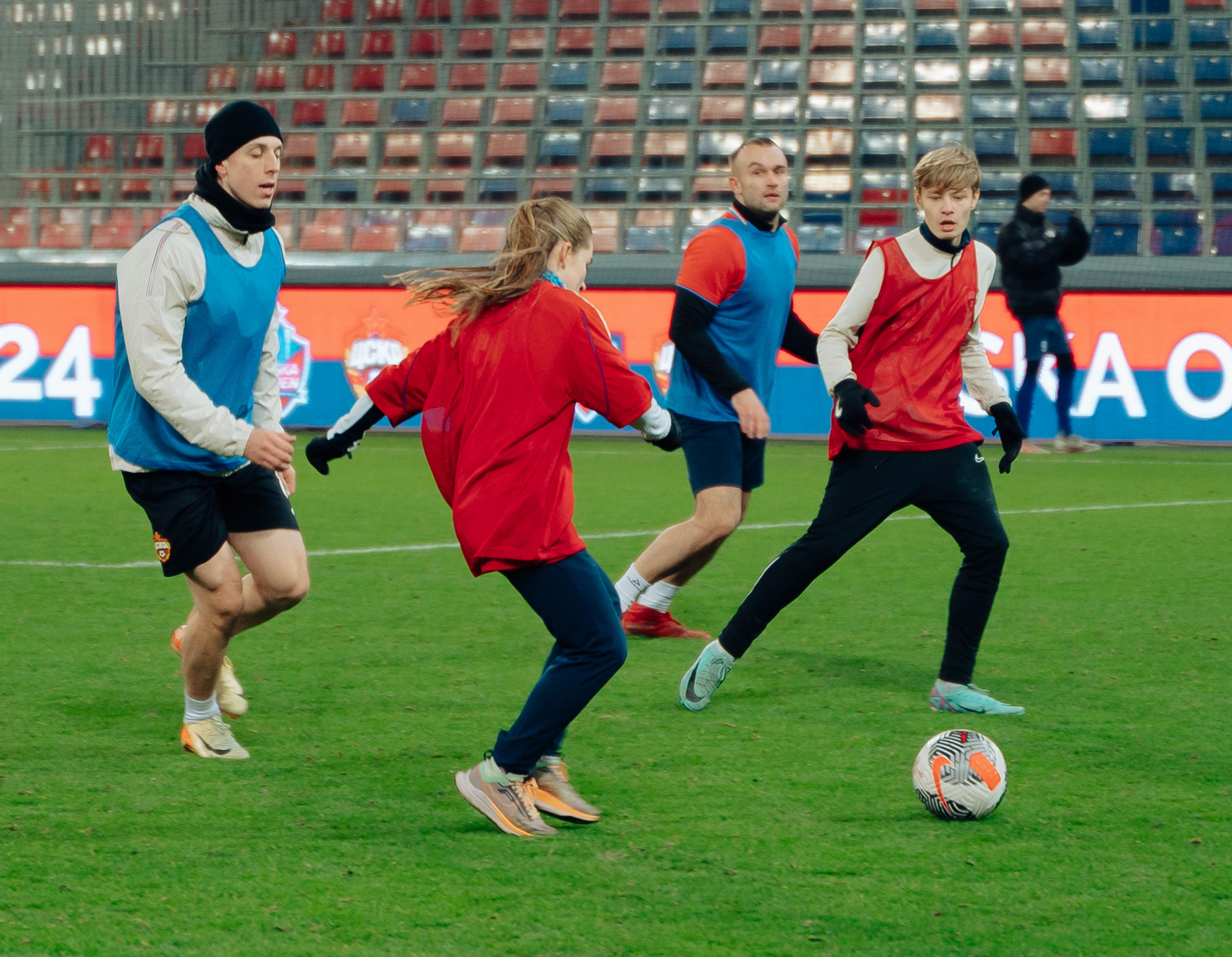 Возможность сыграть на поле ВЭБ Арены Возможность сыграть на поле ВЭБ Арены